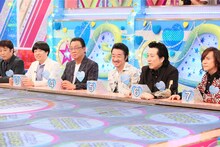 「ラブマゲドン」に参加する、雨上がり決死隊・蛍原（左から2人目）ら。(c)テレビ朝日