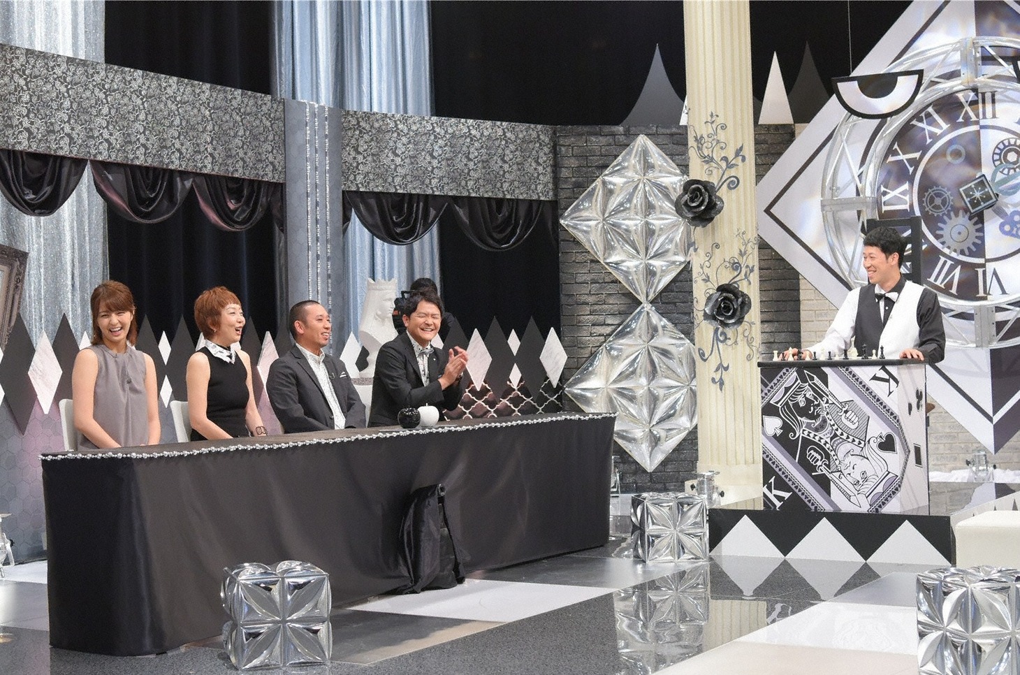 「人生リセットのすゝめ 決断するなら早いうち」に出演する（左から）柳ゆり菜、室井佑月、千鳥と、小籔千豊。(c)ABC