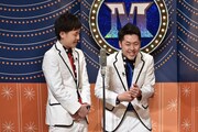 トークテーマを漫才で発表する吉田たち。(c)読売テレビ