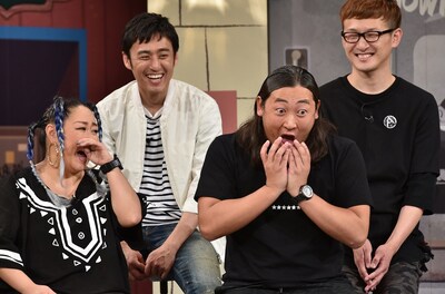 左からLUNA、ロバート。(c)読売テレビ