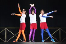 「無敵の男VSカッツ・アイ」に登場した、（左から）石橋杏奈、西田尚美、臼田あさ美。