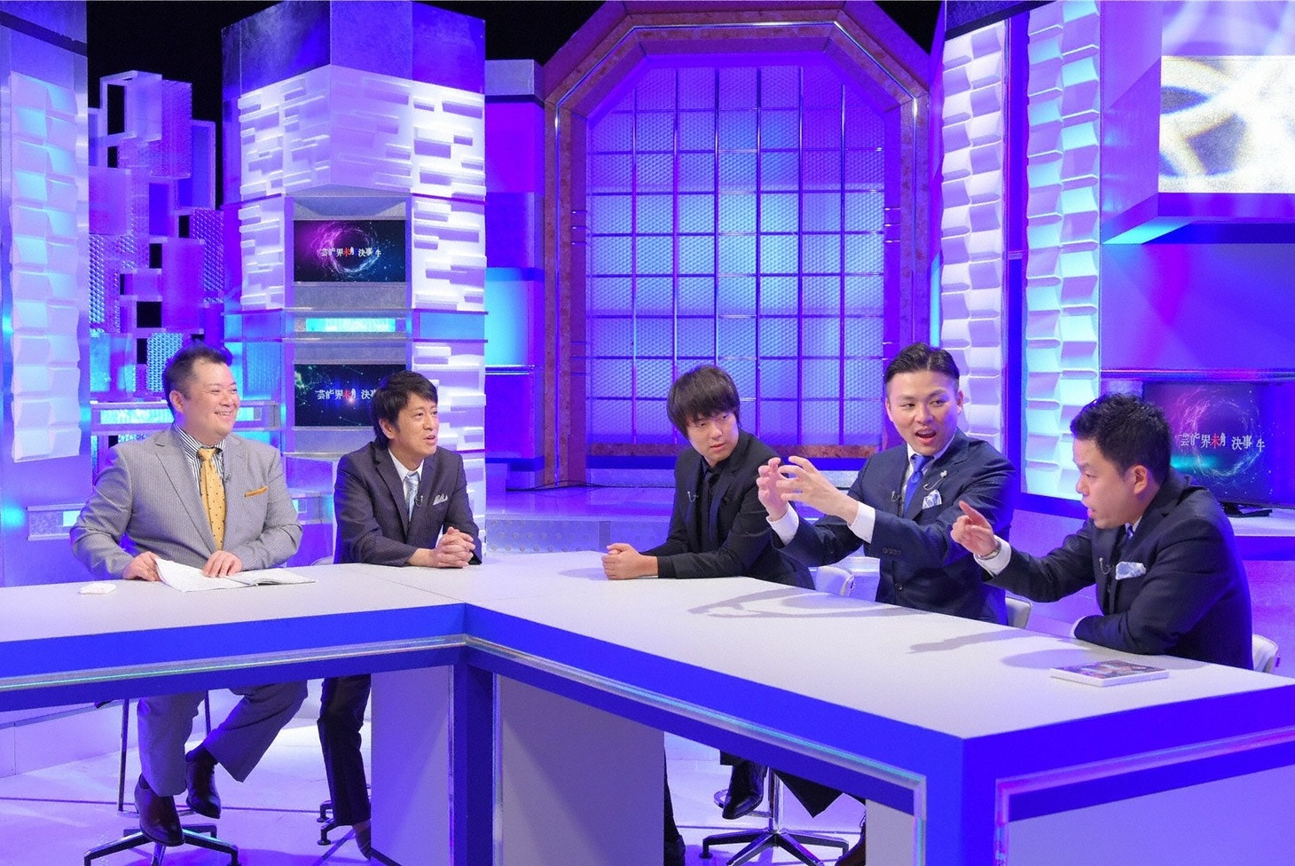 「ブラックマヨネーズの芸能界未解決事件」に出演する（左から）ブラックマヨネーズ、ウーマンラッシュアワー村本、学天即・奥田、ダイアン津田。(c)ABC