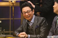 古舘伊知郎（中央）