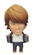 「エアリーヘア」を付けたトレンディエンジェル斎藤のフィギュア。