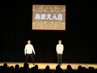 「kento fukaya単独ライブ『…shy』」の様子。左からたわた、kento fukaya。