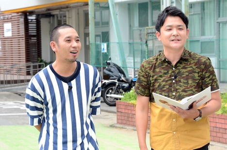 オープニングトークを繰り広げる千鳥。