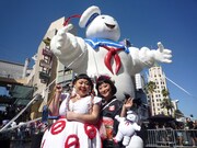 左から渡辺直美、友近。