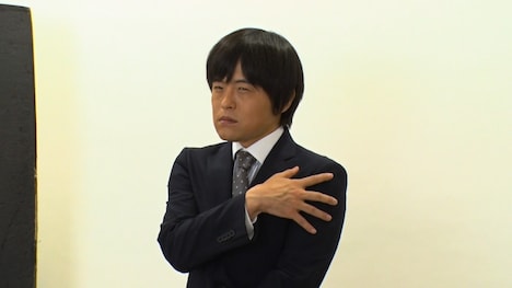 宣材写真の撮影に臨むバカリズム。(c)テレビ朝日