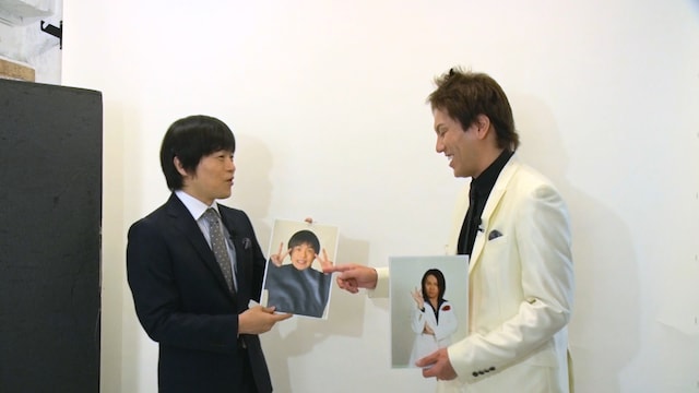 「青春バカリズム」で宣材写真の撮影に臨む（左から）バカリズム、狩野英孝。(c)テレビ朝日
