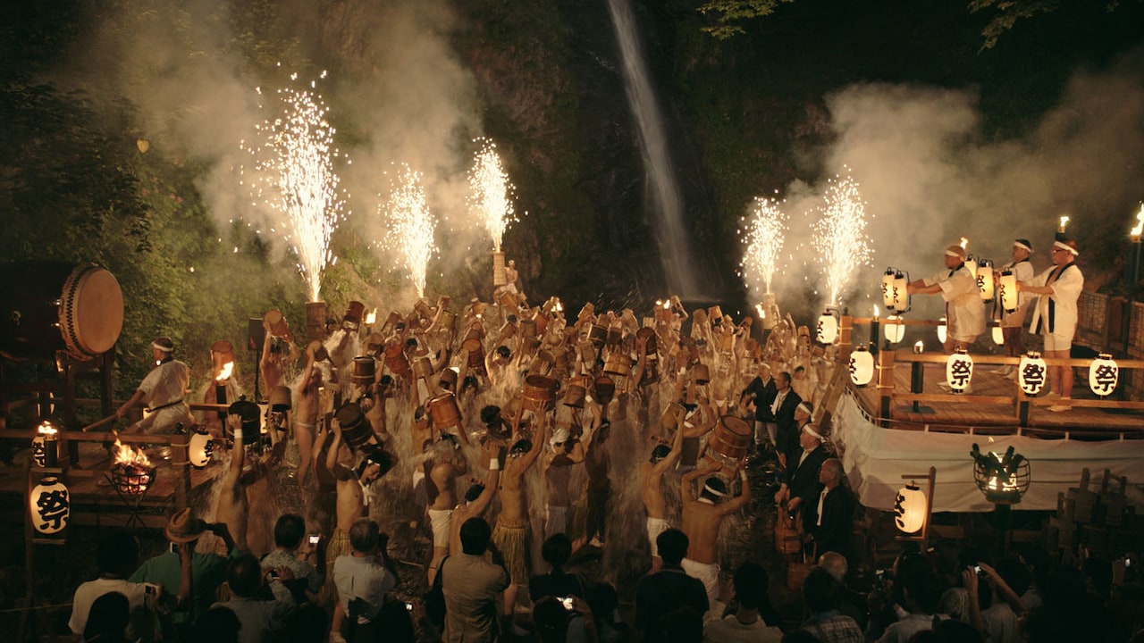 松本人志、法被にハチマキ姿でお祭り男たちを鼓舞