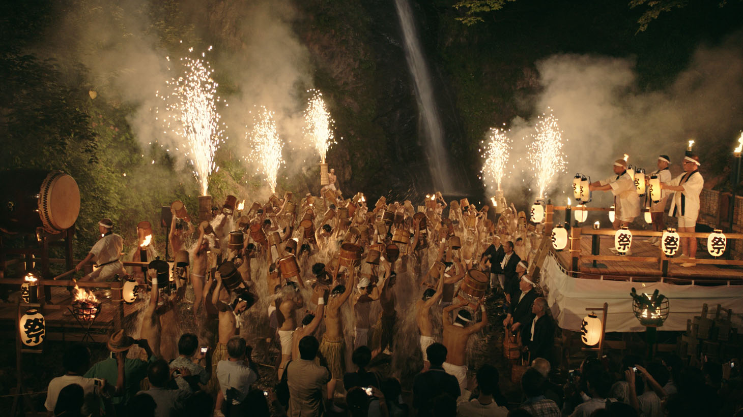 タウンワーク新CM「祭り」編のワンシーン。