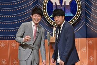 トークテーマを漫才で発表するタナからイケダ。(c)読売テレビ