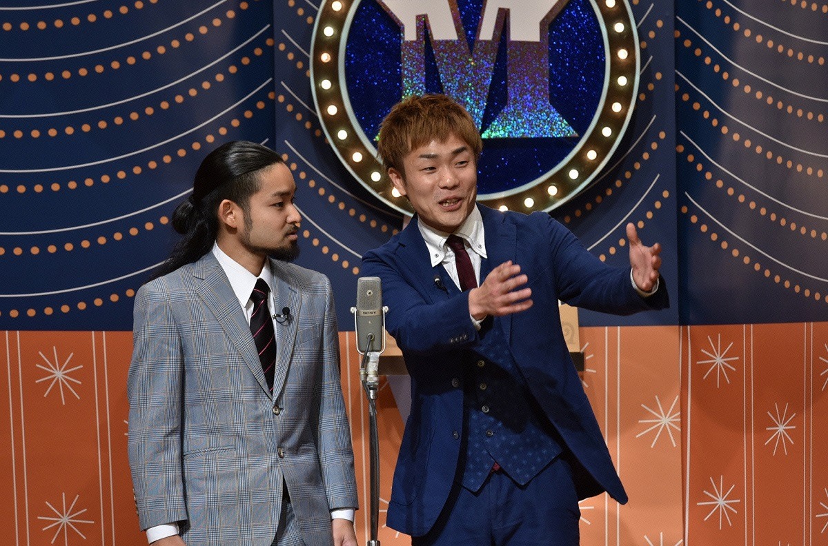 トークテーマを漫才で発表するキンニクキンギョ。(c)読売テレビ