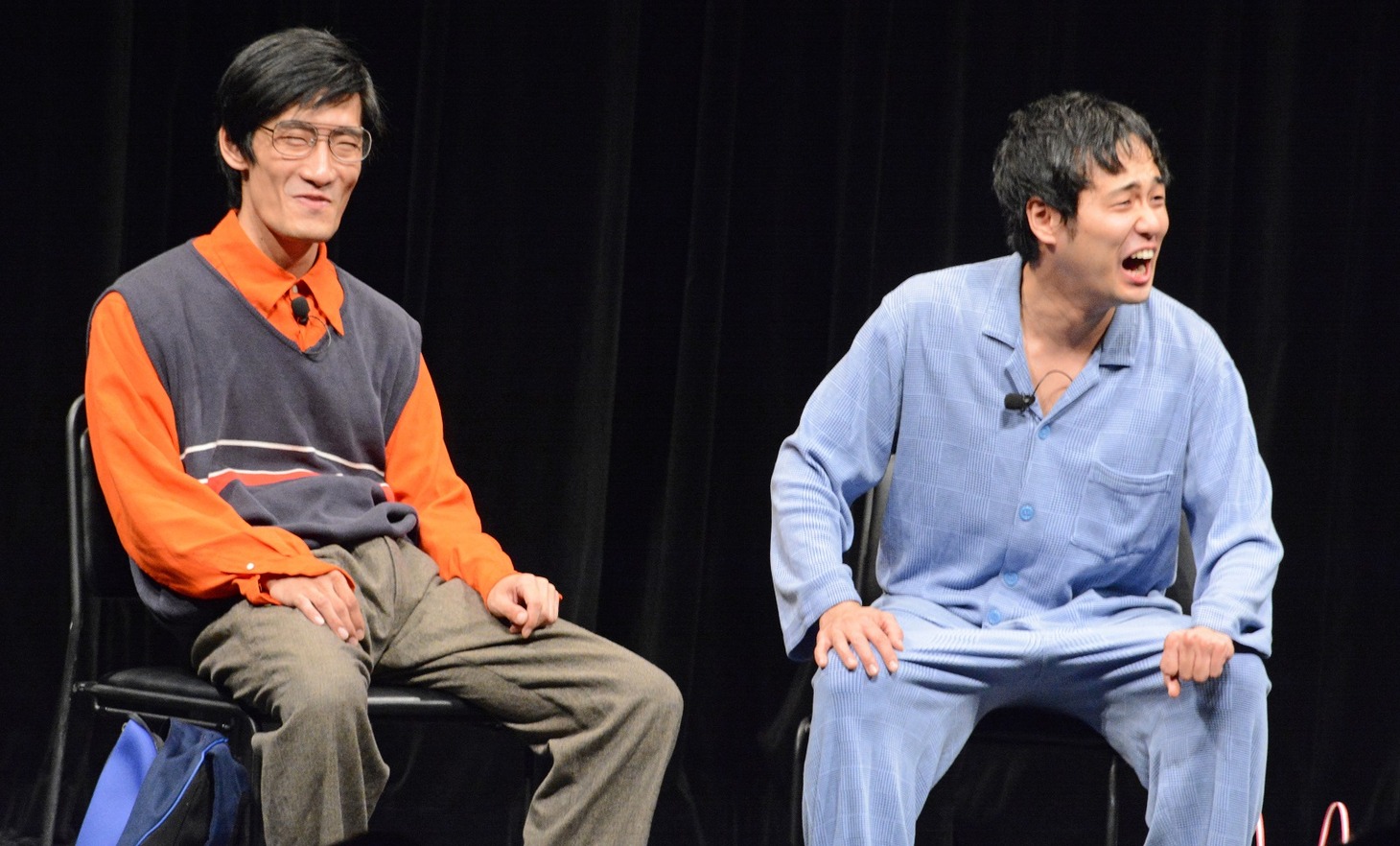 コント「命の恩人」のワンシーン。
