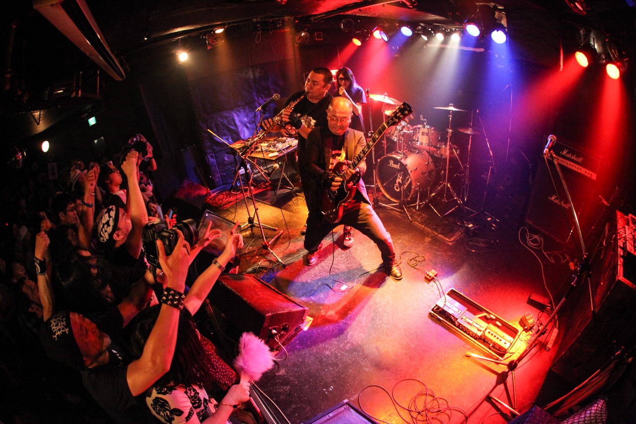 RG階段によるライブのワンシーン。（撮影：月夜野ヒズミ）