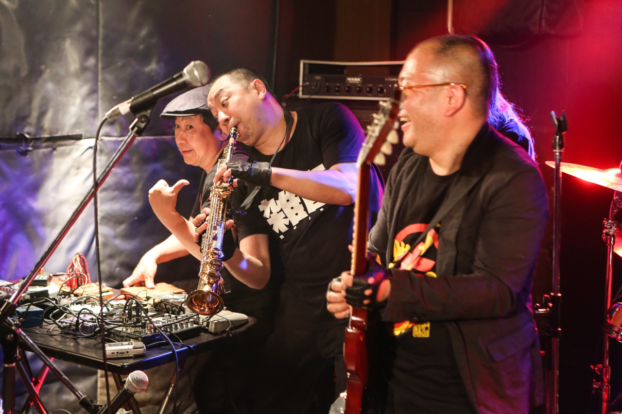 RG階段によるライブのワンシーン。（撮影：月夜野ヒズミ）