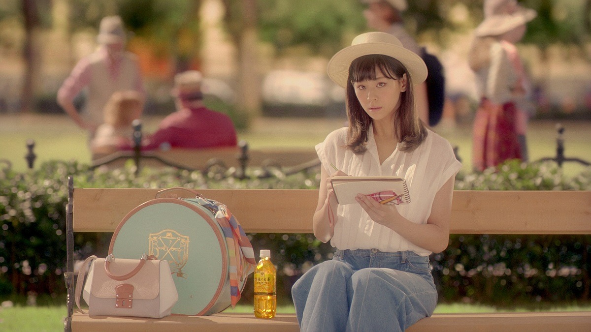 新CM「ティーガール 夏」篇のワンシーン。