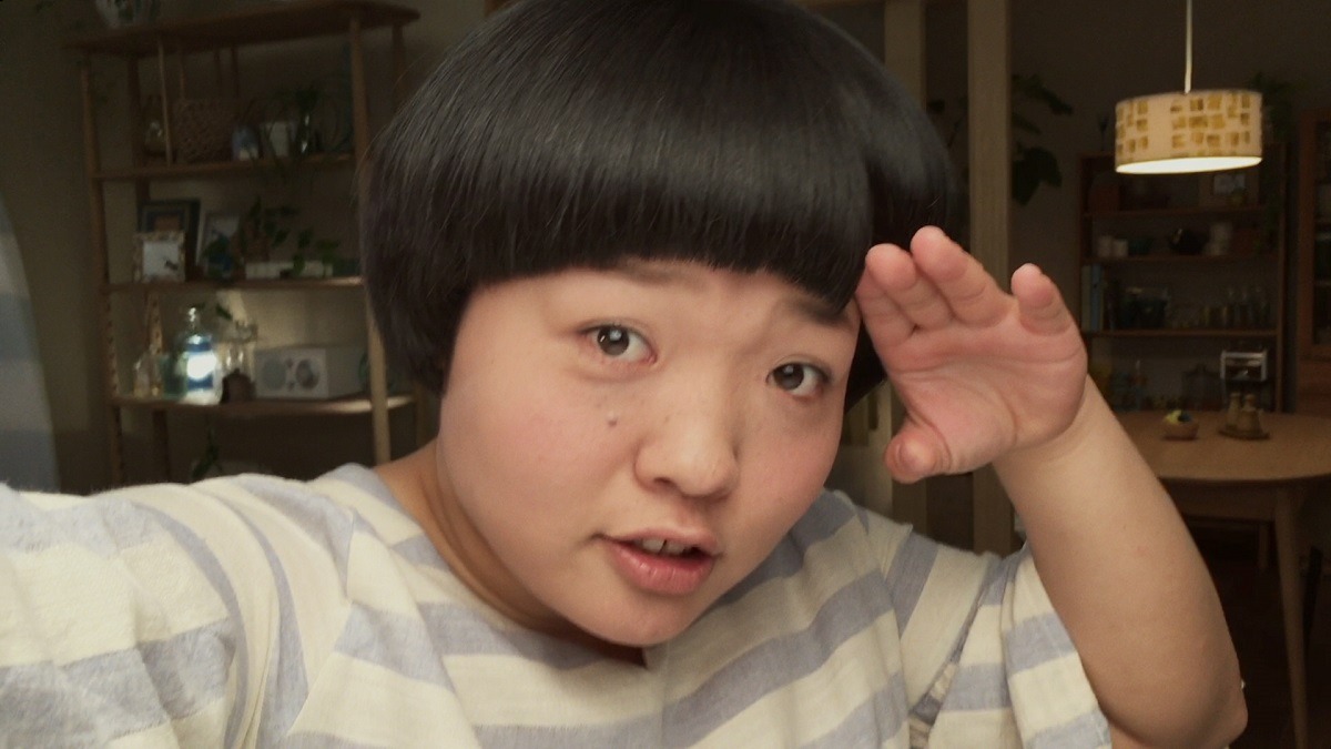 Web限定CM「horoyoi okarina」篇に出演するおかずクラブ・オカリナ。