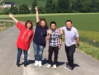 左から海原やすよ、海原ともこ、中川家・剛、中川家・礼二。(c)読売テレビ