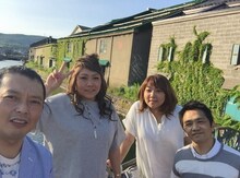 左から中川家・礼二、海原ともこ、海原やすよ、中川家・剛。(c)読売テレビ