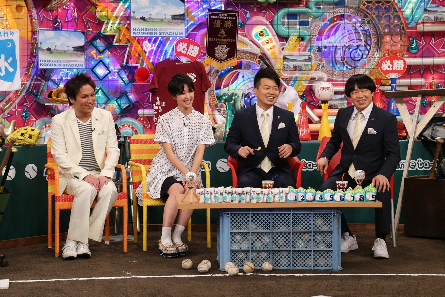 （左から）狩野英孝、剛力彩芽、雨上がり決死隊。(c)テレビ朝日