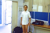 駆けつけたマスコミを出口で待ち受けるハブサービス。