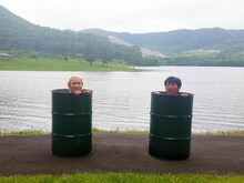 左からIKKO、スピードワゴン小沢。(c)テレビ東京