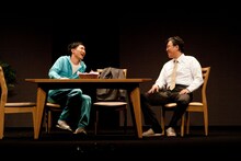 「シソンヌライブ『cinq』」の一場面。