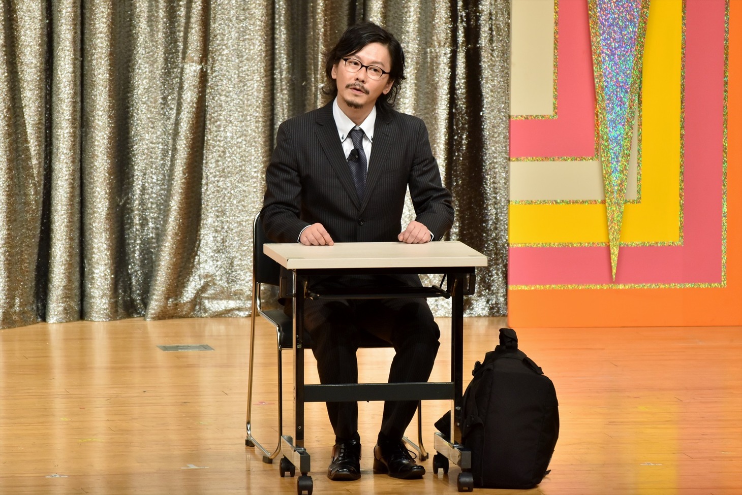 決勝でネタを披露するマツモトクラブ。