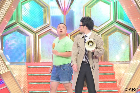 ファイナルステージでネタを披露するセルライトスパ。