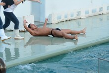 オードリー春日のイルカショーの様子。