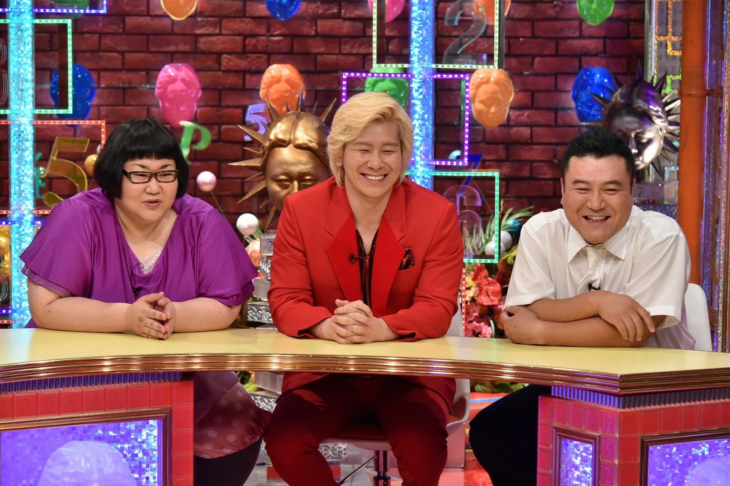 （左から）メイプル超合金、アンタッチャブル山崎。(c)関西テレビ