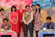 「優しい人なら解けるクイズやさしいねSP」に出演する「最強クイズ王チーム」の5名（中央）。(c)フジテレビ