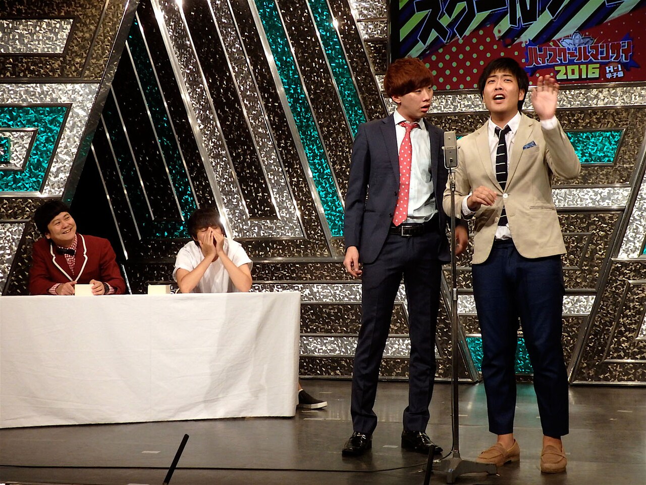 M-1優勝ちゃう？ウーマンが若手を絶賛、ザ☆忍者直伝の高校生コンビも漫才披露