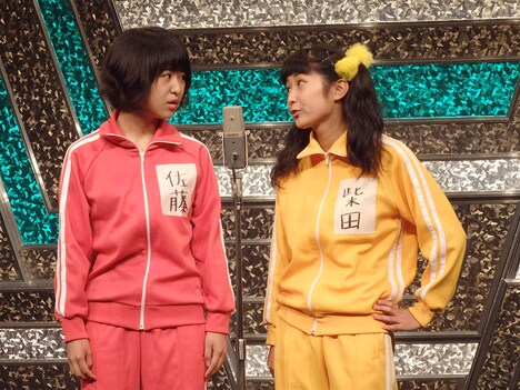 漫才を披露するはなりおん。