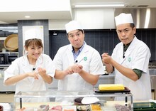 左から鈴木奈々、タカアンドトシ。(c)静岡第一テレビ