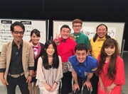 「ザキとロバ」出演者と占い師たち。(c)メ～テレ