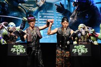 アフレコイベントに出席した（左から）オリエンタルラジオ藤森、宮川大輔。