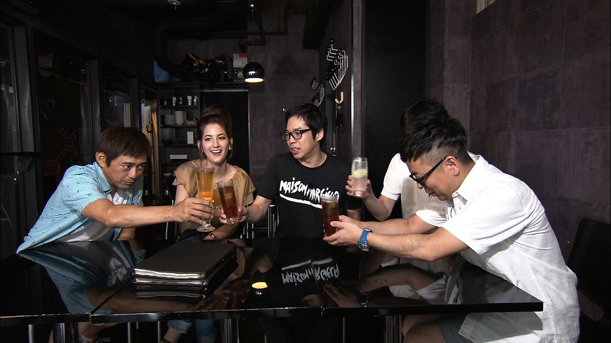 「福岡すっぴんツアー！5 テンションMAX祝いの宴SP」のワンシーン。(c)FBS