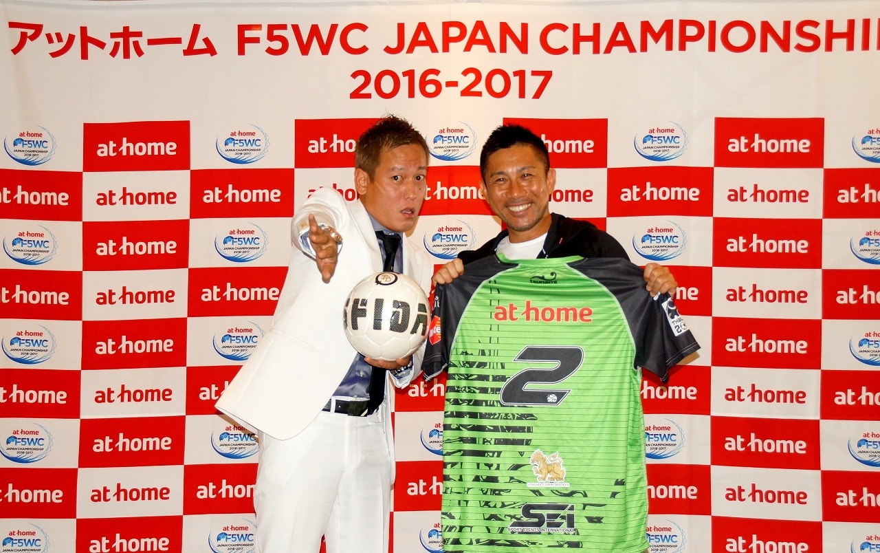 左からじゅんいちダビッドソン、前園真聖。