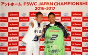 左からじゅんいちダビッドソン、前園真聖。