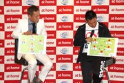 トークセッション中の(左から)じゅんいちダビッドソン、前園真聖。