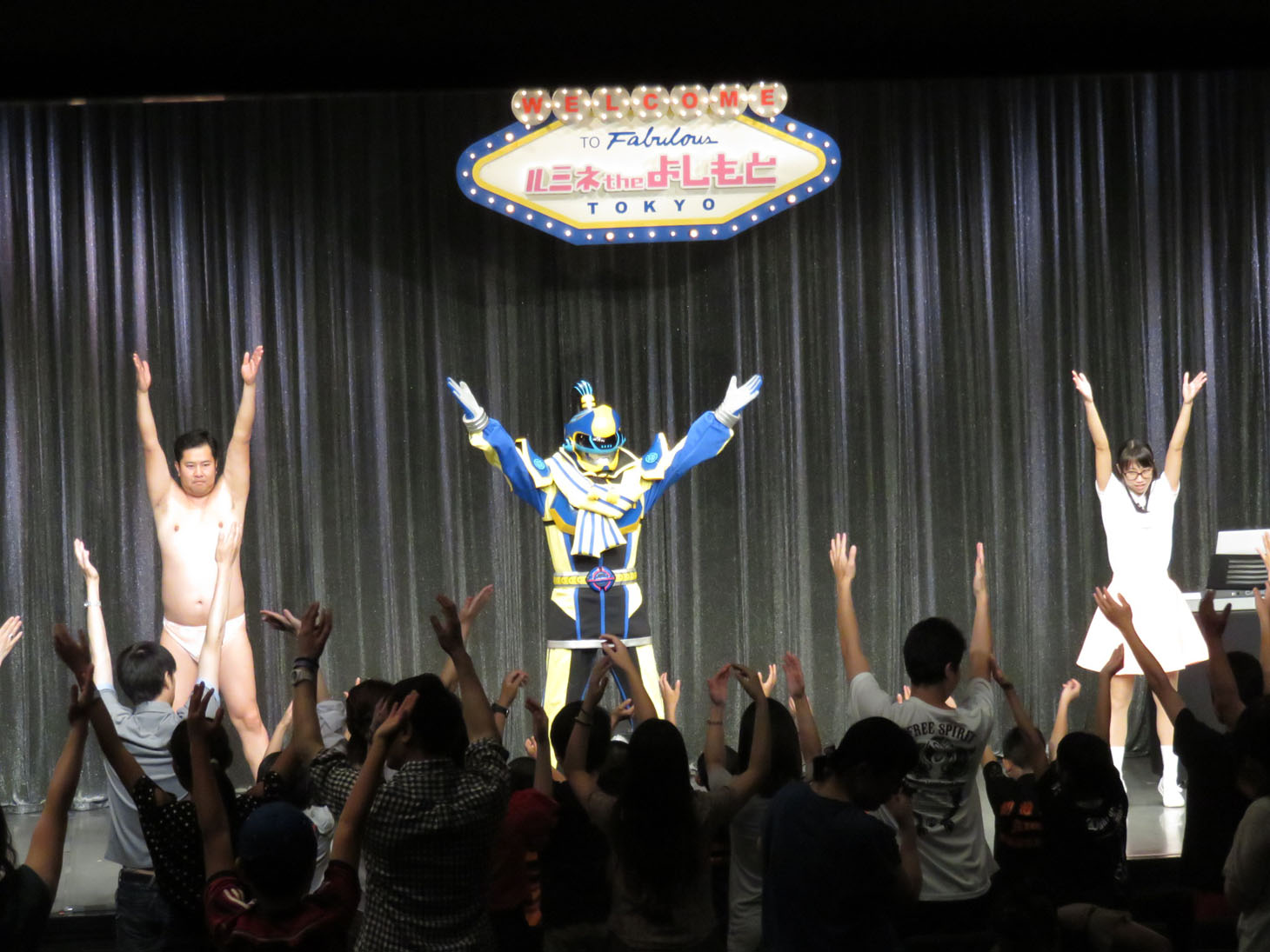 昨日行われたフリーライブの様子。