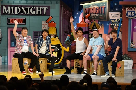 左からブラックマヨネーズ、武井壮、野性爆弾。(c)読売テレビ