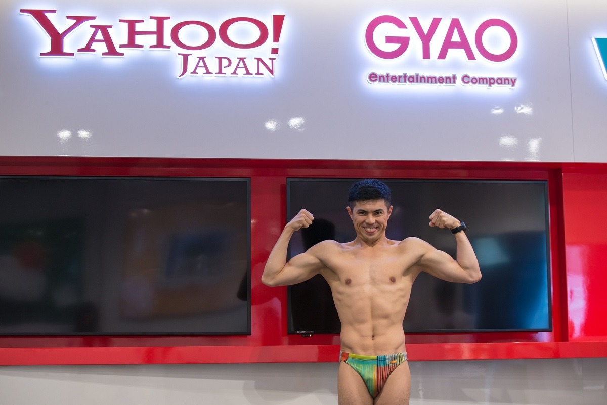 株式会社GYAOを訪れた小島よしお。