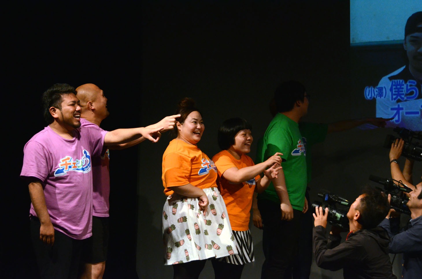 入れ替え戦に参加するメンバーが明かされるVTRを鑑賞中の現レギュラー。