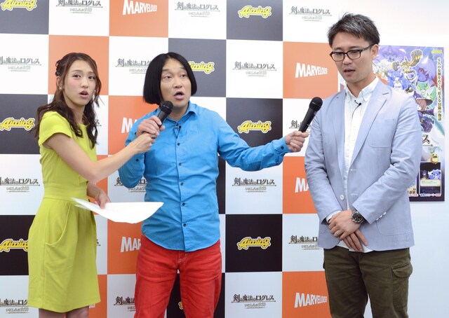 マイクを回し続けてジャグラーのようになってしまった永野（中央）。