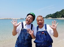 左からキャイ～ン・ウド鈴木、出川哲朗。(c)テレビ東京