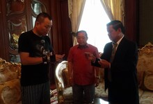 ラオスを旅する千原せいじ。(c)読売テレビ