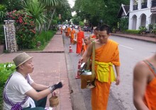 ラオスを旅する千原せいじ。(c)読売テレビ